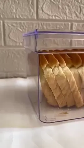 Mantenha seu pão fresquinho e protegido com estilo! 🍞 Porta Pão de Forma em acrílico transparente com tampa — praticidade e elegância na sua cozinha. #Organização #CozinhaPrática #PãoFresquinho #Acrílico #PortaPão 