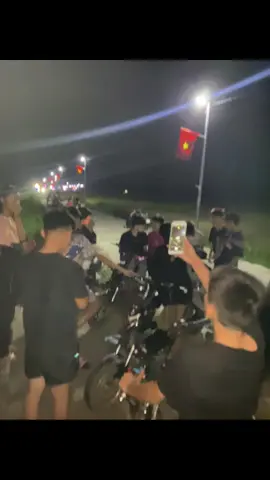 Anh em xã hội 🤣#xuhuong #xhhhhhhhhhhhhhhhhhhhhhhh #xuhuongtiktok #anhem #xuhuongdi 