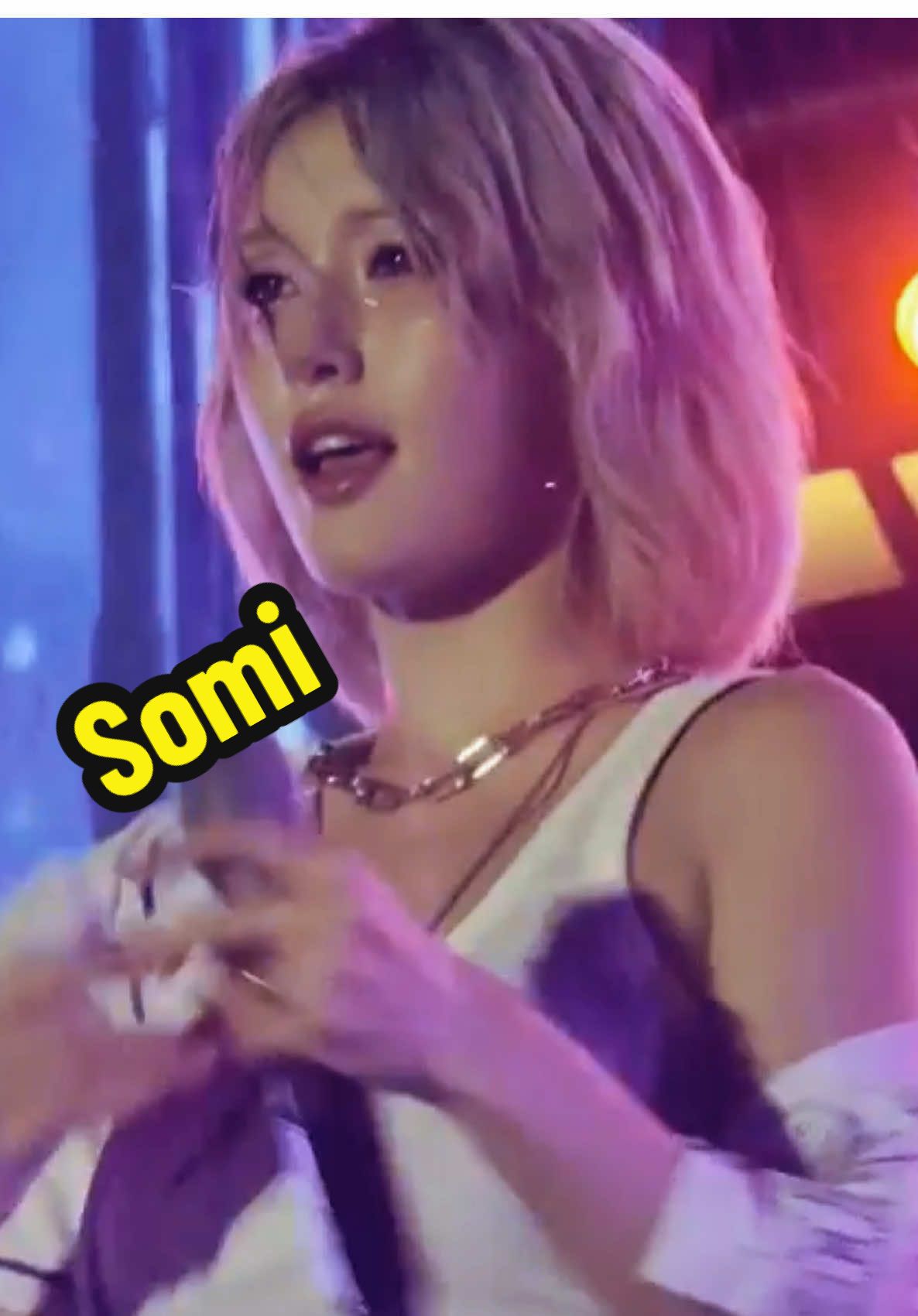 Somi is never far when you need a good dream 👀 #somi #kpop #blacklabel #somifancam #fancam