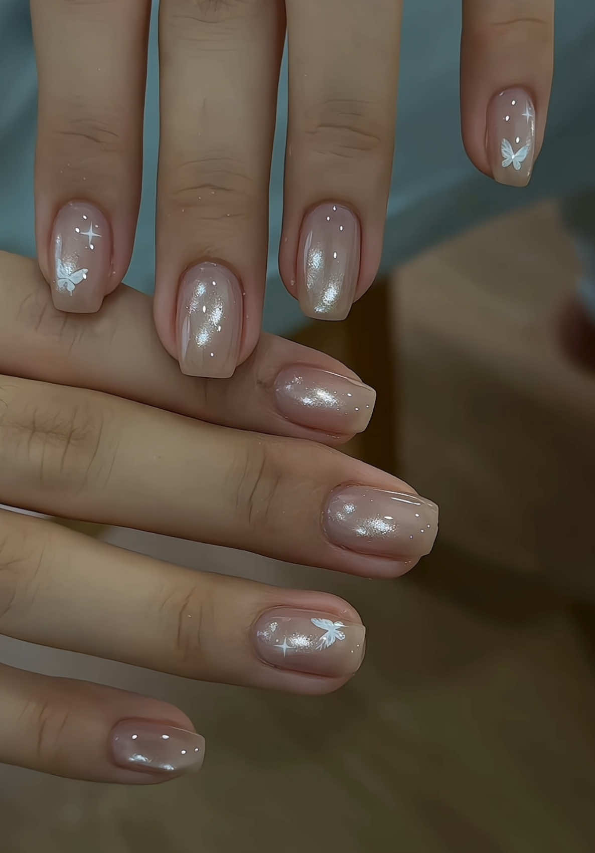 Bị mê cái độ trong veo của em nó 😍 Tiệm nail 1:1 