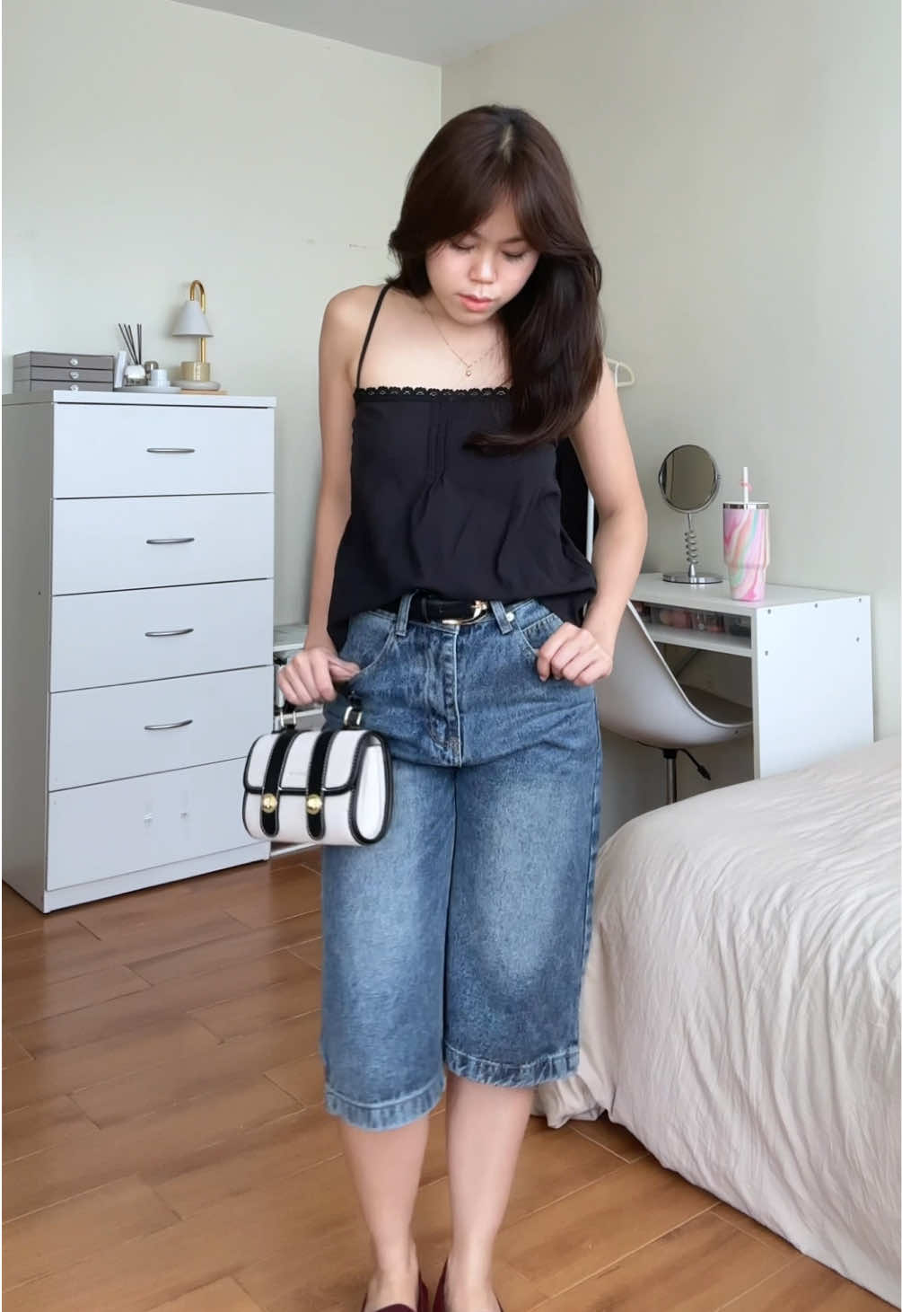 inluv w this jorts 🤩💙 #jortsoutfit #outfitideas #jorts #jortszn #easyoutfits 