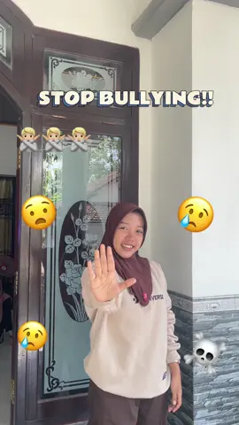 𝗛𝗮𝗶𝗶 𝘀𝗲𝗺𝘂𝗮𝗻𝘆𝗮‼️ Sekecil apapun kebaikanmu bisa jadi alasan orang lain tersenyum hari ini. Hentikan bullying tebarkan empati 💌. Video ini adalah ajakan. Ajakan untuk berani, ajakan untuk peduli, ajakan untuk menciptakan lingkungan yang sehat, aman, dan penuh kasih. Karena kita tidak pernah tahu dibalik seseorang yang menjadi korban, dia mungkin nekat melakukan sesuatu yang merugikan dirinya sendiri. Setiap orang berhak merasa dihargai, setiap orang berhak merasa diterima. Maka dari itu, 𝗔𝘆𝗼 𝗛𝗶𝗻𝗱𝗮𝗿𝗶 𝗣𝗲𝗿𝗶𝗹𝗮𝗸𝘂 𝗕𝘂𝗹𝗹𝘆𝗶𝗻𝗴!!.  Mari kita buktikan bahwa kebaikan lebih kuat daripada kebencian. Bersama-sama, kita bisa hentikan bullying sekarang juga! 🤍💪🏻 Kelompok 1: 1. Aura Faiza Ramadhani  2. Luna Andini Alfaira  3. Nita Ainur Rohmah  4. Imelda Azzahra  5. Novita Putri Yustianingsih 6. Tya Felisha  7. Wildania Salsabila  8. Rizka Novalya 9. Sofia Ramadhani  10. Fatimah Azzahra  @MAN 2 Blitar Official 📌 @BK MAN 2 BLITAR  #StopBullying ##NoBullying#BeBrave #RespectEachOther #fyp 