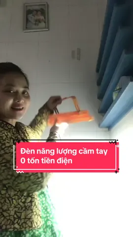Đèn năng lượng cầm tay #huynhnhi55555 #muasamcungtiktok #đèn #nangluongmattroi 