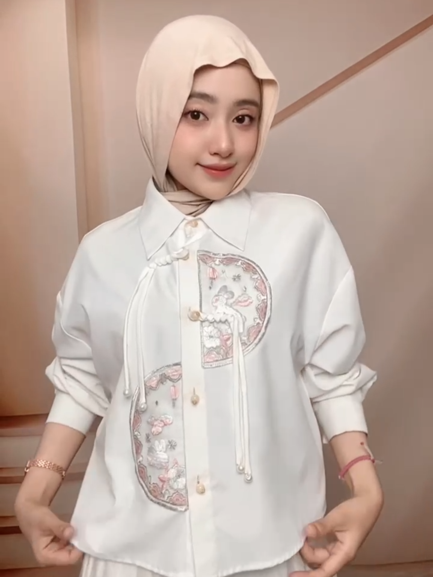 atasan muslimah cantik ala korea #dailyoutfit #CANTIK #kemeja #muslim #OOTD