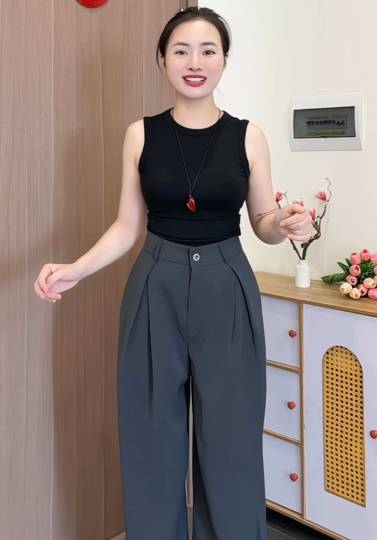 Quần ống rộng cạp cao