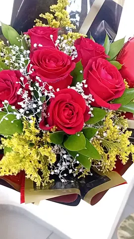 a escolha perfeita para quem quer surpreender  o seu amor , nao pode faltar as li das rosas vermelhas  . que tal ganhar  um lindo buquê  desses???? #buques #rosas #surpreenda#buquederosas 