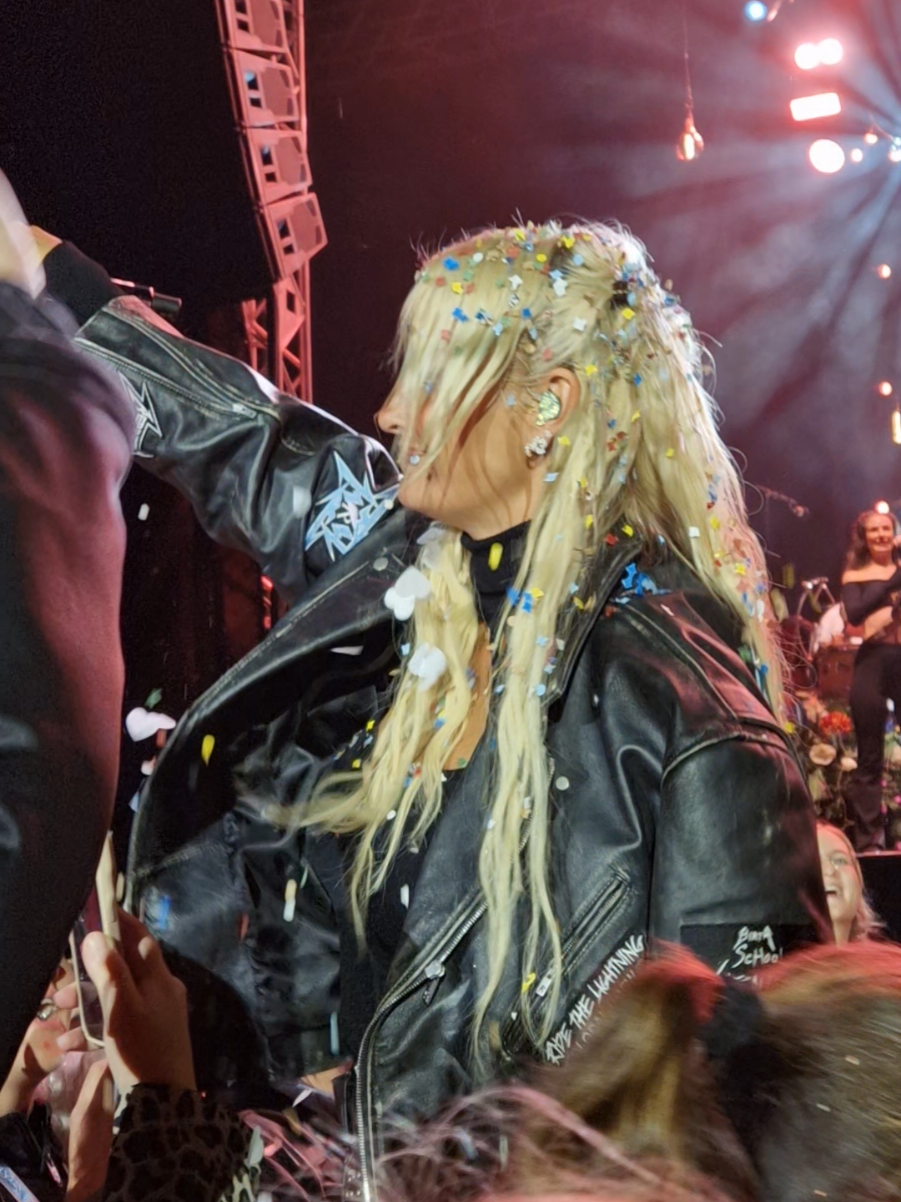 Konfettidusche 🎊 #sarahconnor #konzert #tourabschluss #byebye #konfetti @sarahconnor @eventimgermany 