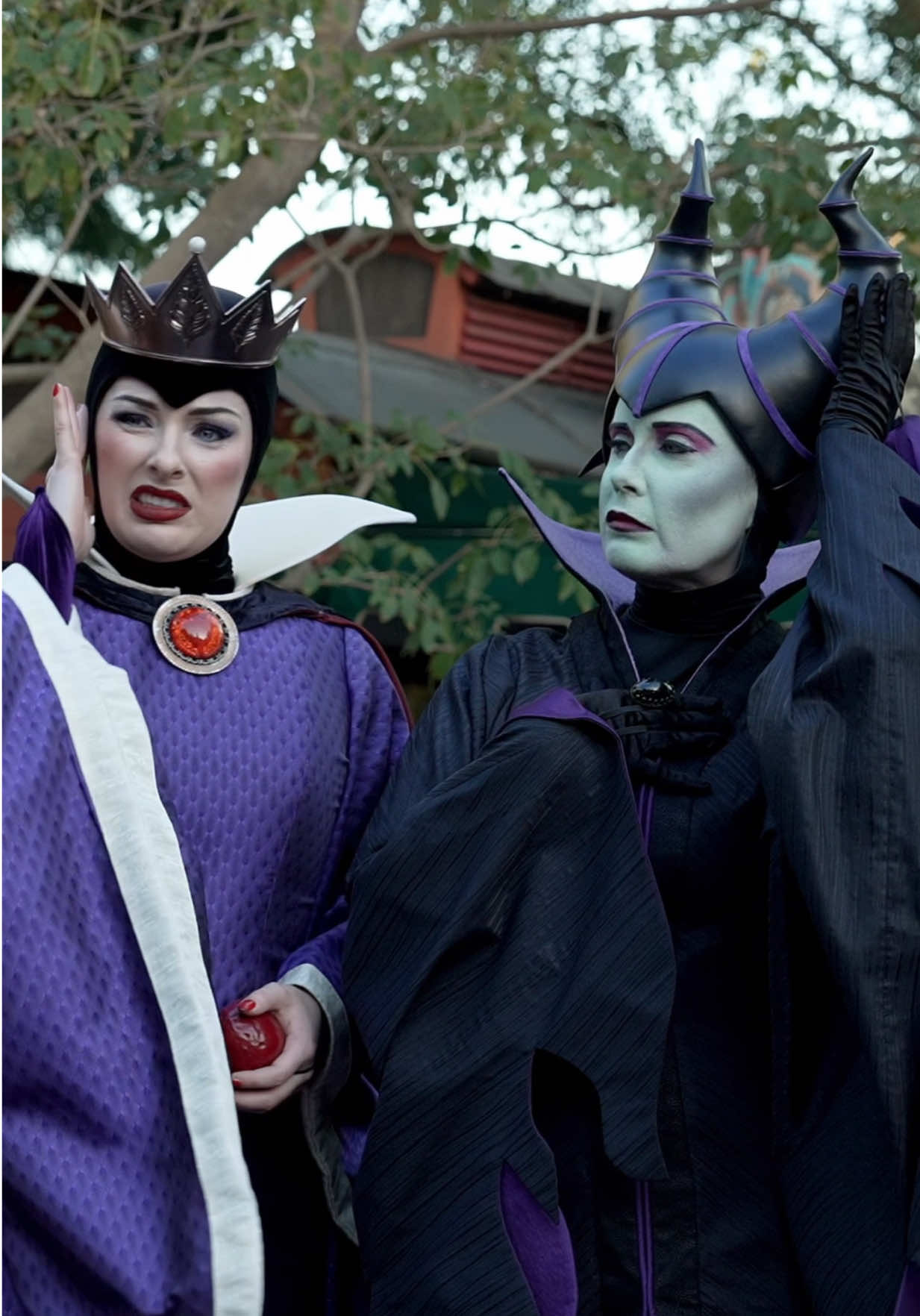 Evil Queen & Maleficent EXPOSE Cinderella's Sisters! 🏰 #disneyland #evilqueen #maleficent #funnymoments #savage 