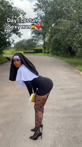 Sexy nun😩🤭class 2026 Inspo 💃💃#classof2025 #costume #fyb #viralvideos #finalist 