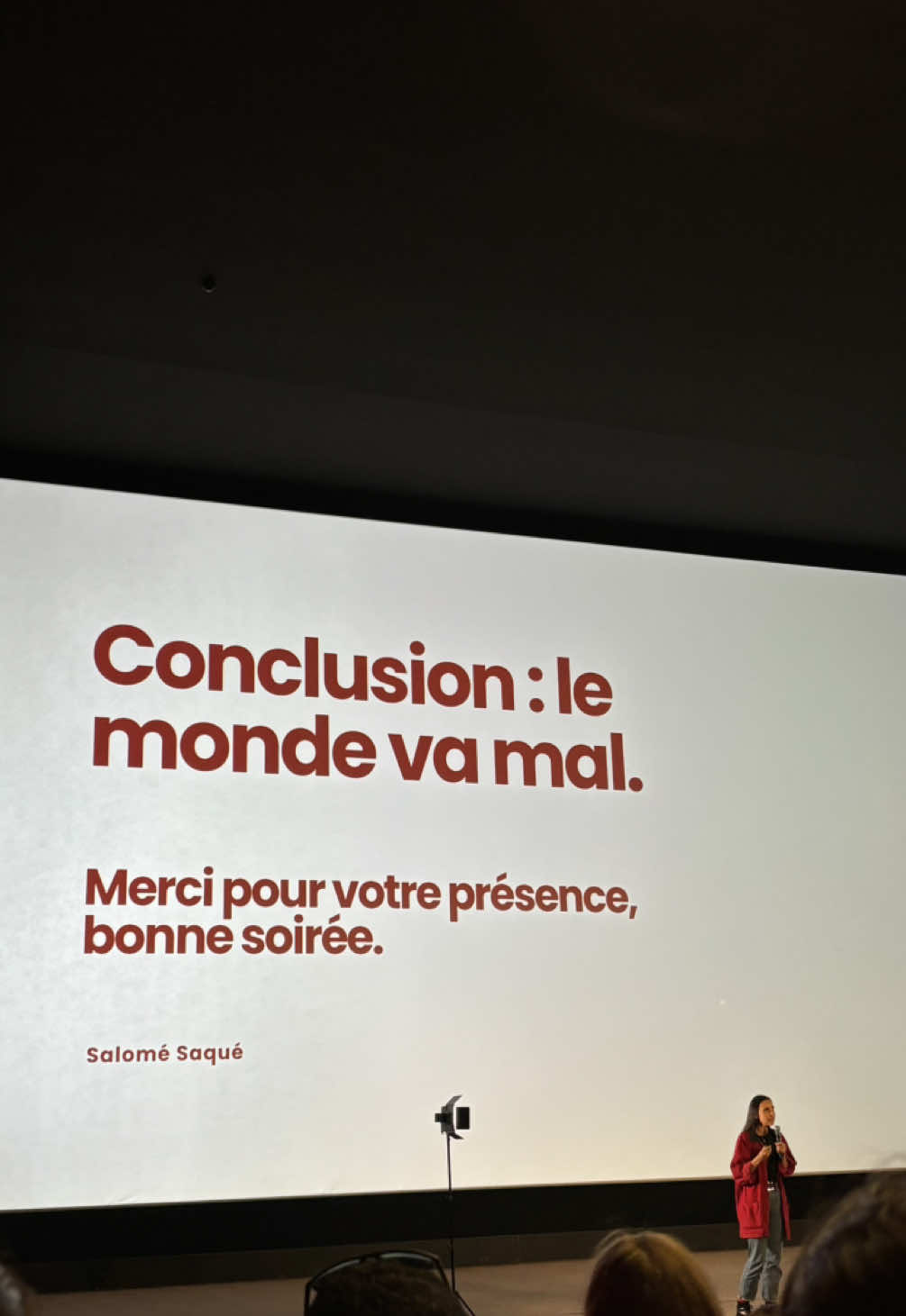 Hier je suis allée voir la conférence de @Salomé Saqué au MK2 Bibliothèque ! 👉 Prochaines dates : 29 septembre, 20 octobre, 24 novembre et 15 décembre 🎟️ 5,90€ pour les -26 ans Elle s’appuie sur son livre « Résister », mais je vous recommande aussi « Sois jeune et tais-toi » car c’est un 10/10 PS : on dirait pas au vu du sujet traité, mais on a beaucoup ri  #conference #sortiraparis #culture #paris 