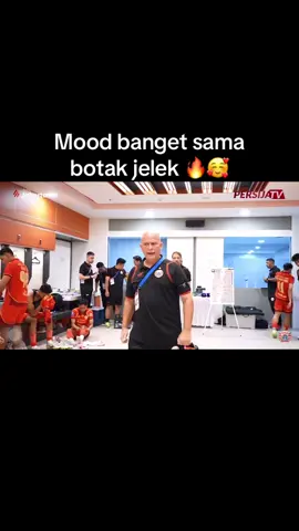 Botak jelek.  #persijavsbaliutd #persijajakarta #rizkiridhoramadhani #fypdonggggggg #brazil🇧🇷 