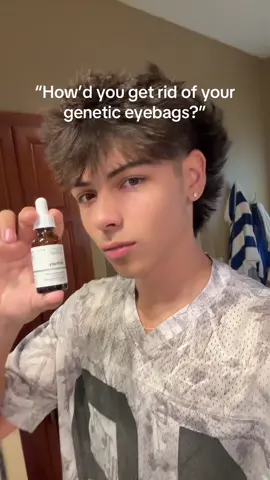 Works so good and it’s less than 10$ #genetics #eyebags #undereyebags #theordinary #caffeineserum 