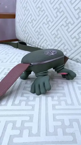 A great gift idea, a portable massager that will instantly relax whoever gets it, and relieve tension in your neck, shoulders or legs, perfect for working out at home or in the office#massager #massagerwithheat #neckmassage #christmagiftideas #shopping 