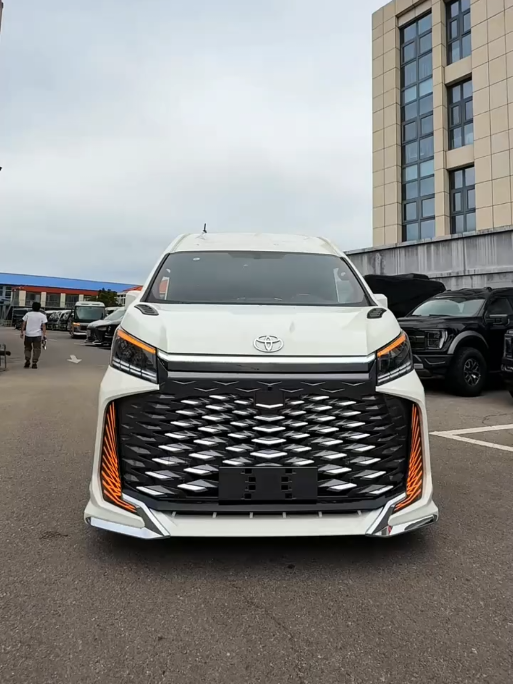 Unveiling the bold 2025 Toyota Hiace – sleek and powerful 🚐 #ToyotaHiace2025 #VanLifeAmerica #AutoReview #FutureRide #ToyotaFans