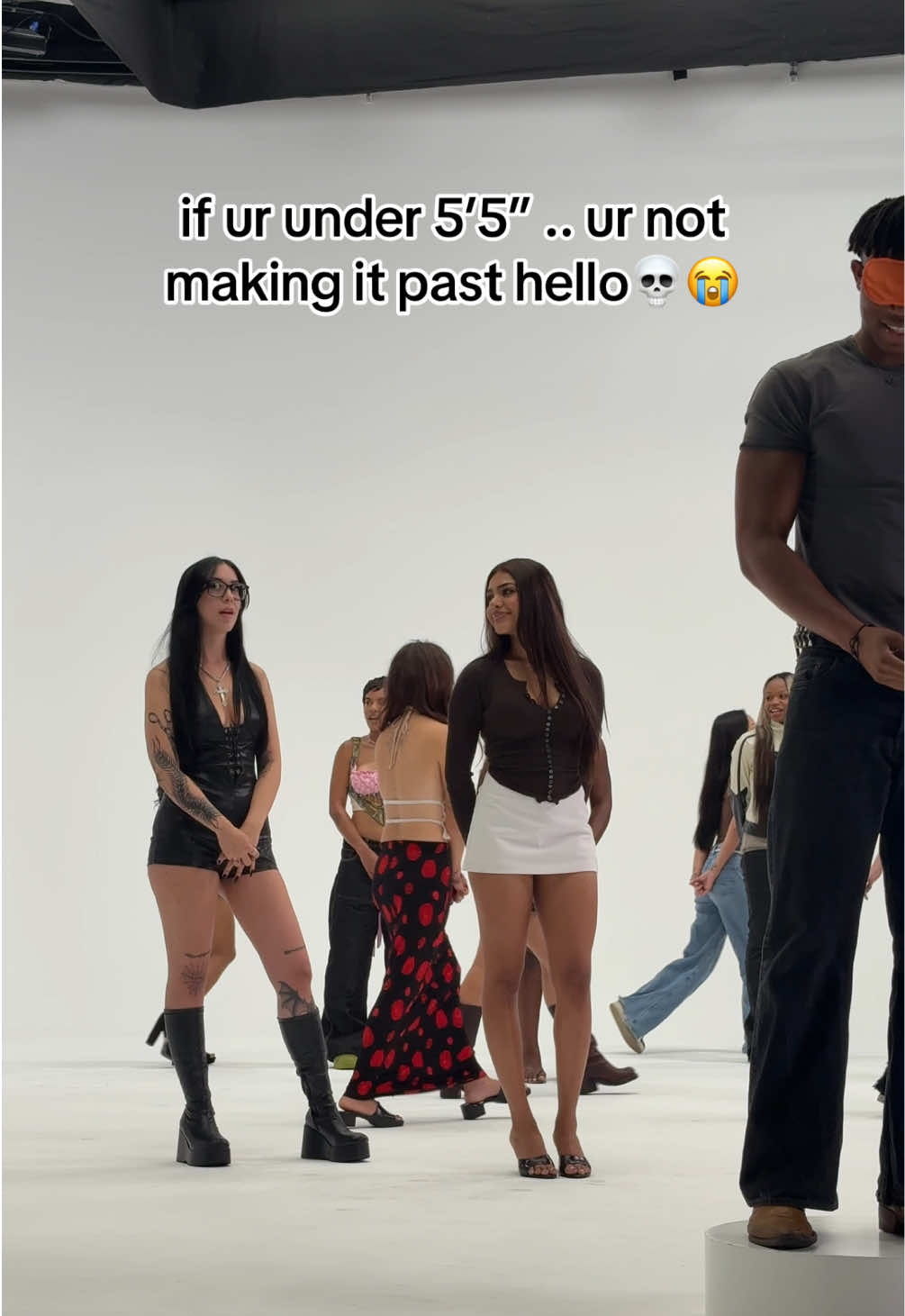 he’s speed dating 50 women and said “stand tall or fall off”😭 #tall #tallgirl #dating #Love #foryoupage 