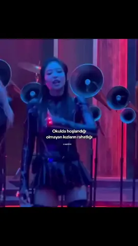 Bizim rahatlık mukkkoooo BU KADIN NE ABİ JENNİE SENİ YERİM TATLI KIIIIZ #jennie #blackpink #ruby #keşfet #jenniekim 