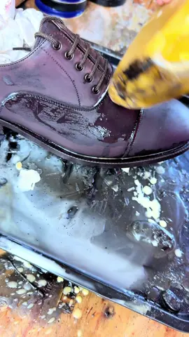 Just going to leave this awesome shoe shining video here 😜 don’t forget to check out or shop #shoeshine #mirrorshine #shinewithsaphir #asmr #cadets 