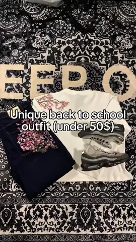 Unique / Niche outfit for back to school (under 50$).perfect budget baggy jeans, long sleeve and shoes for winter/fall. All the links will be on my spreadsheet #usfans #streetwear #fashion #outfit #xyzabc 