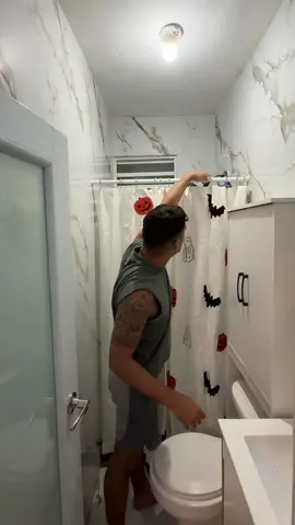 Miren que hermosa la nueva cortina de baño 🎃 