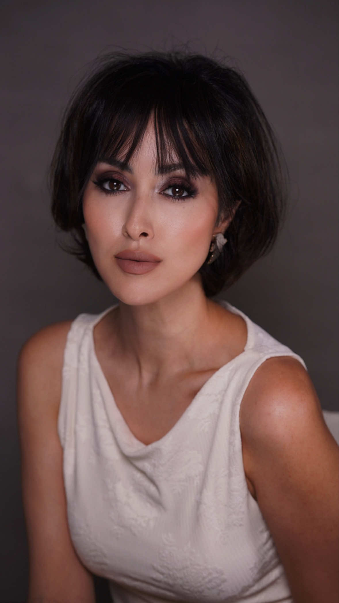 Clean girl? Cute. But I live for full glam moments.✨ Details : Liquid Eyeshadow @Armani beauty  Powder Eyeshadow @rabanne  Black pencil @YSL Beauty  False lashes @Lilly Lashes  Lipstick @Anastasia Beverly Hills 
