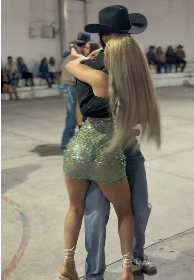 Bailando tribal 🔥😮‍💨  . . . #baile #huapangos #tribal #paratii #viral 