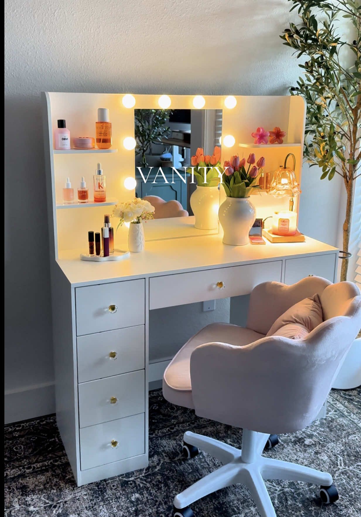 Beautiful vanity with lot of storage. #makeupvanity #vanity #vanitymirror #makeup #DOWINX  @Downix_US 