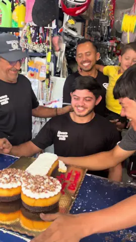 Feliz cumpleaños al amigo Tavo de parte de refaccionaría itálika