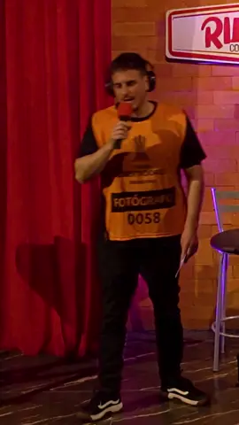 Você tbm tem aquele amigo que chuta de olho fechado