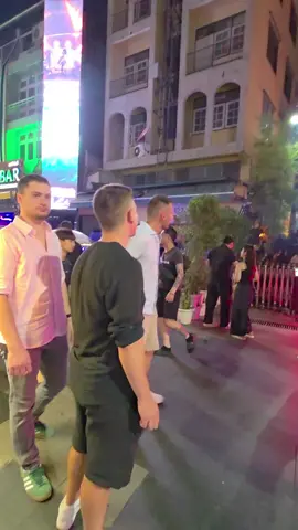 #ถนนข้าวสาร #khaosanroad #bangkokthailand #MargulAndTravel #fyp 