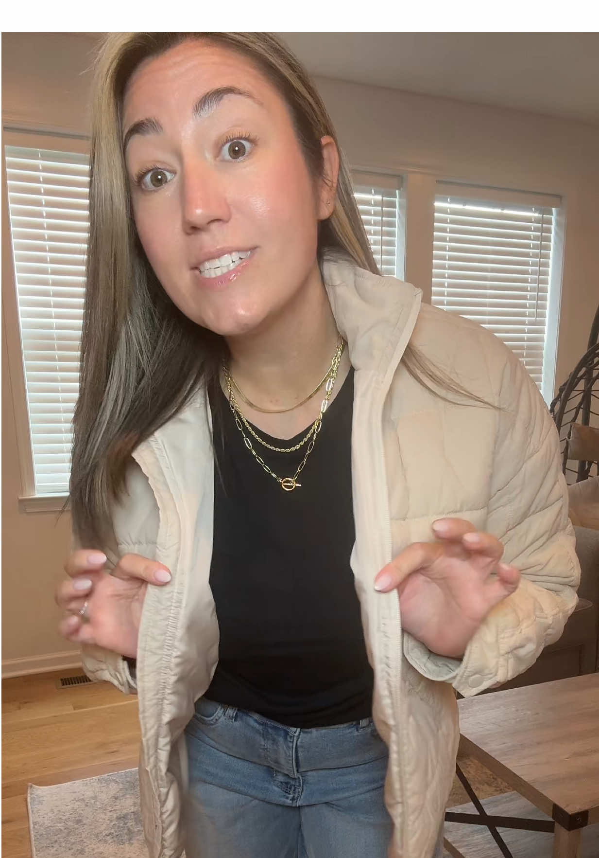 There is nothing worse that a bulky heavyweight jacket, this quilted puffer coat is gonna keep you warm without the bulk. #puffercoat #quiltedpufferjacket #womensjacket #womenswinterjacket #womensfashions 