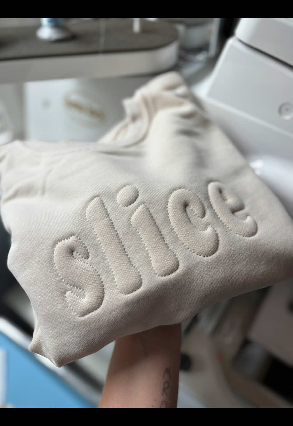 Come embroider a 3D embossed sweatshirt with me #customembroidery #embroiderymachine #embroiderytutorial #fastframes #embroidery 