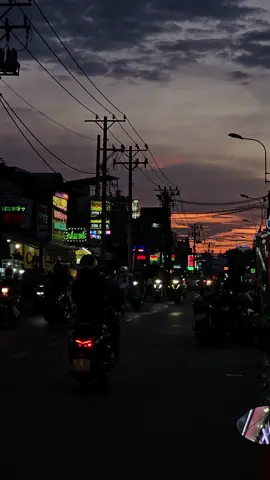 Anh cố tô màu hạnh phúc nhưng hạnh phúc với anh là màu đen trắng...#vsounders #lyrics #nhachaymoingay #meindie #arismusic 