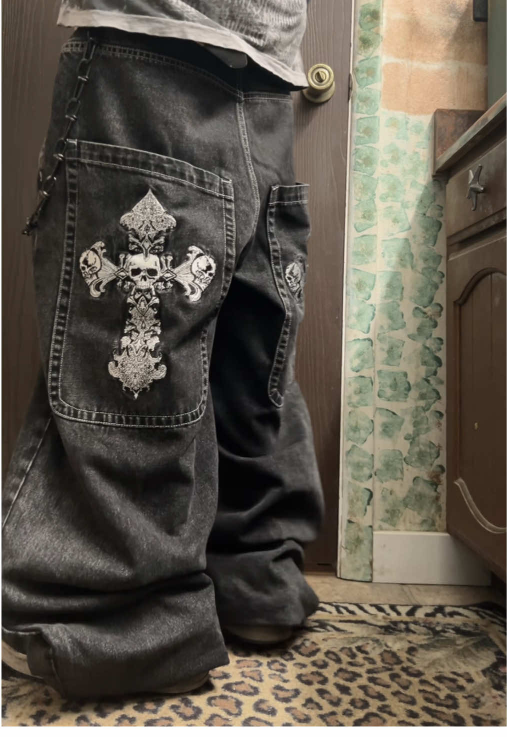 i want my sound back 🤧                         (jeans made by @GLOE use code owen5 for 5% off) #early2000s #alternativefashion #affliction #lilpeep #baggyjeans 