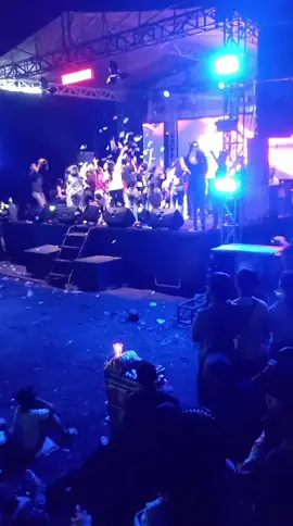 Full saweran saat di karoya warunggunung#blmusicoficial @Bundalaura @ap.productionn #fyppppppppppppppppppppppp @sinkasan7 