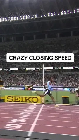 Insane closing speed from Collen Kebinatshipi 😱 43.61 national 400m record for 🇧🇼  #WorldAthleticsChamps #botswana #Running #sports 