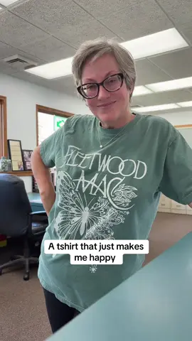 Channel your inner Stevie with a classic Comfort Colors tshirt ❤️ this genx gal has been wearing it on repeat. 