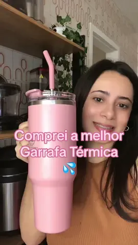 Comprei a melhor garrafa térmica aqui do Tiktok Shop 💦👉🏻 #bebaagua💦 #garrafatermica #garrafa #garrafadeagua #hidratada 