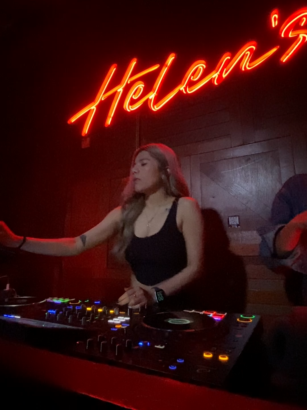 @cnorachecha138 @h0n3y13adger #dj #djremix #djing #djviral #mixing #edm #club #medan #medantiktok #medanviral #medanhits #party #partygirl #helensbarmedan