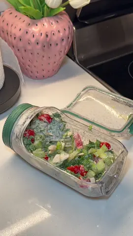 obsessed with this salad pod🥗 #amazonfinds #asmr #saladpod #salad #amazon 