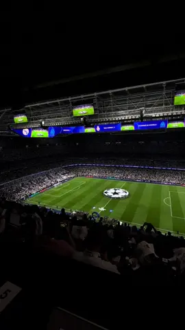 La belleza del himno de la #champions en el #santiagobernabeu  . #realmadrid #olympiquedemarseille 