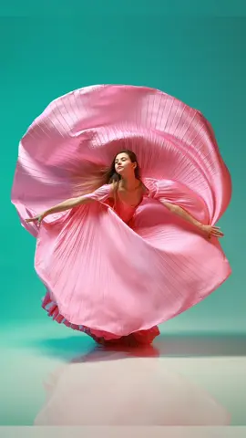 Model poses for photoshoot📸 #balletphotography #rhythmicgymnastics #dancephotography #dress #ballet 