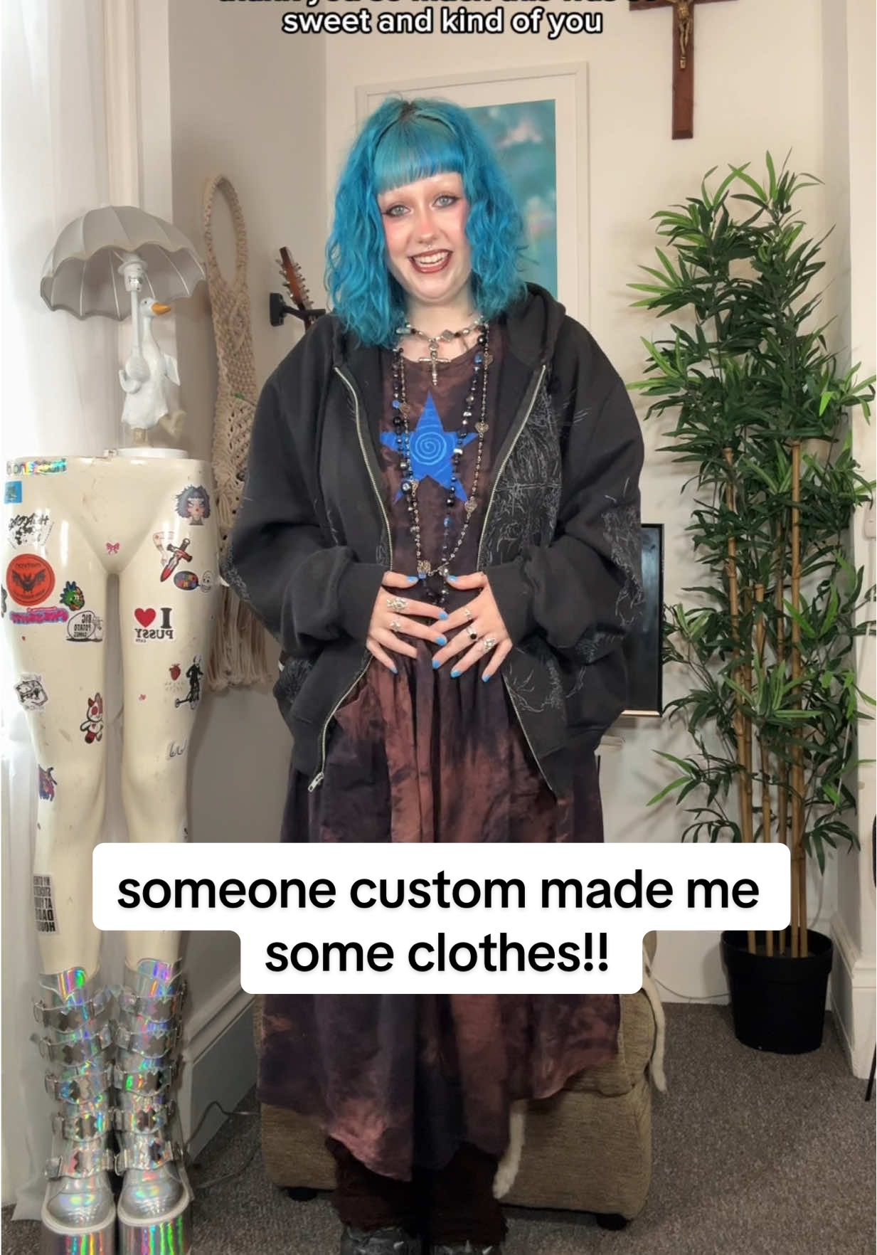 thank you SO much @exoumbraclothing for sending these to me- i’m OBSESSED!! go support his small business, he makes the sickest clothes!