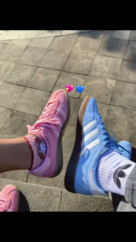 🤪🫂#fypシ゚ #semarang #casualoutfits #adidasoriginals 