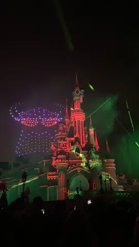Why did no one tell me how emotional watching this show, Disney magic is truly real  #disneylandparis #disney #france🇫🇷 #fyp #toystory 