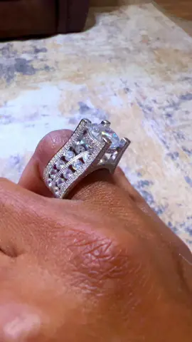Jora Luxury Statement Ring for Women. This is FIRE 🔥 #RINGS #jewelry 