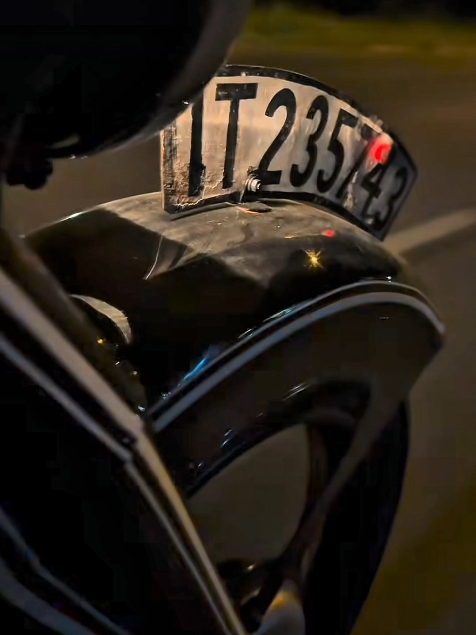 la plus belle des BMW n'est pas forcément récente#motorcycle #sidecar #bmw #oldbutgold #virality