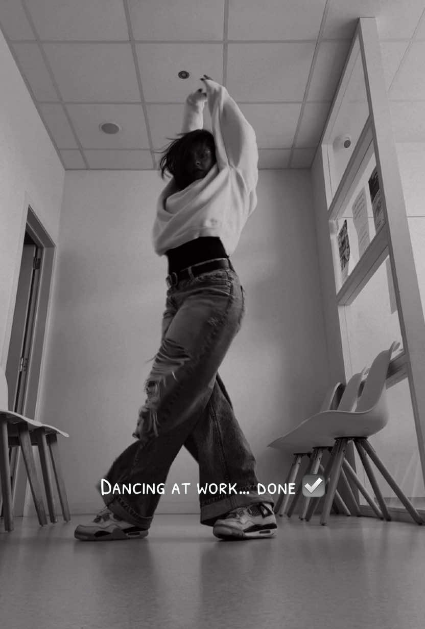 Dancing at work… ☑️💥 #work #dancer #pourtoi #worklife #women