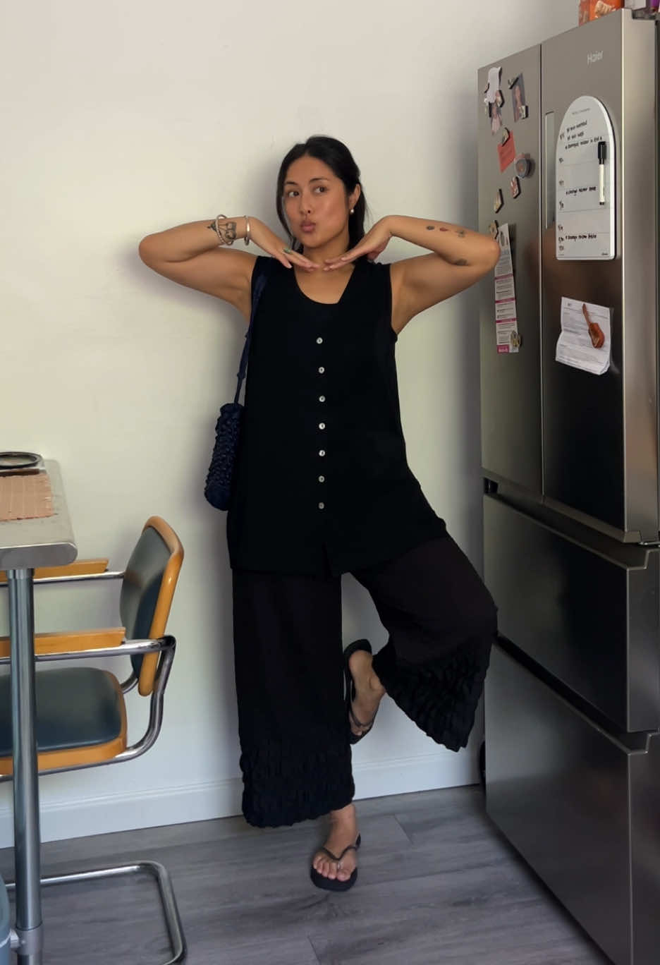 another day, another monochromatic outfit 🖤 #fitcheck #OOTD