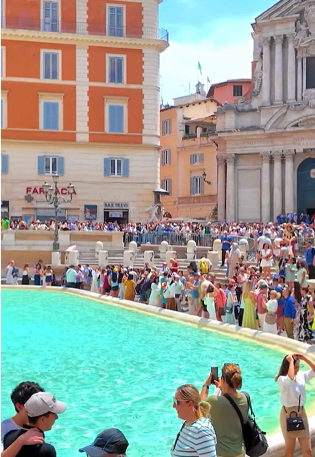 The Trevi Fountain is one of Rome's most stunning fountains.⛲️ #italy #reels #rome #roma #trevifountain 