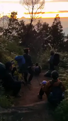 percuma.#sunsetsorehari🌅 #sunsetbutonpride🔥🏖️ #fypviraltiktok🖤シ゚☆♡ 